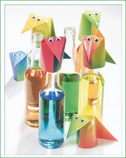 Hier piept´s wohl. Geben Sie ihren Flaschen ein Gesicht und basteln Sie sich ausgefallene Flaschenaufsätze aus Regenbogenpapier. 